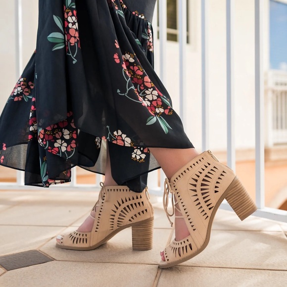 Vince Camuto Tarita Lace Up Sandals - Picture 2 of 9